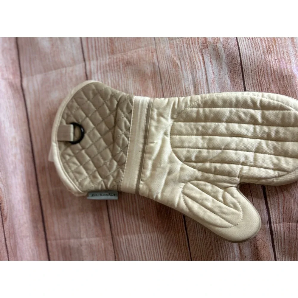 KitchenAid oven mitt